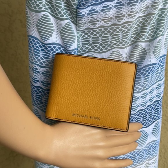 Michael Kors Men`s Cooper Pebbled Leather Billfold Wallet With Passcase - Picture 15 of 16